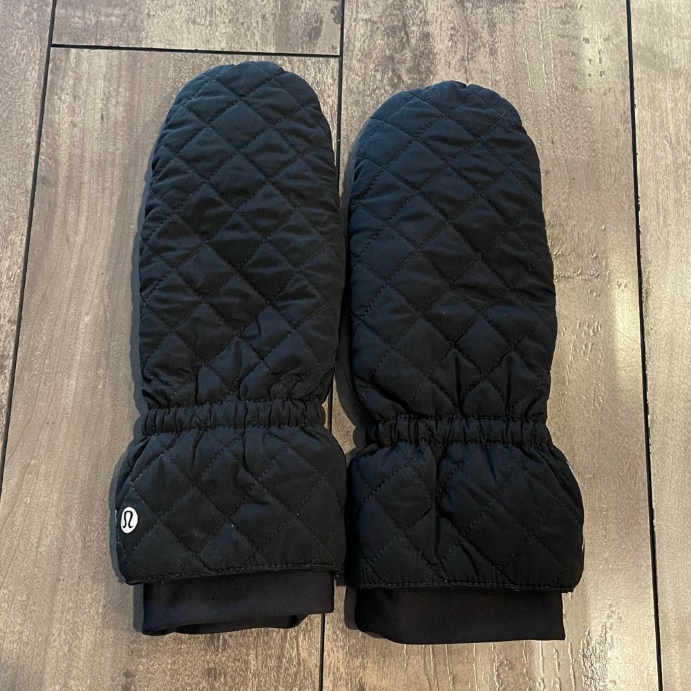 ‼️Not for sale‼️ Lululemon hooded mittens black
